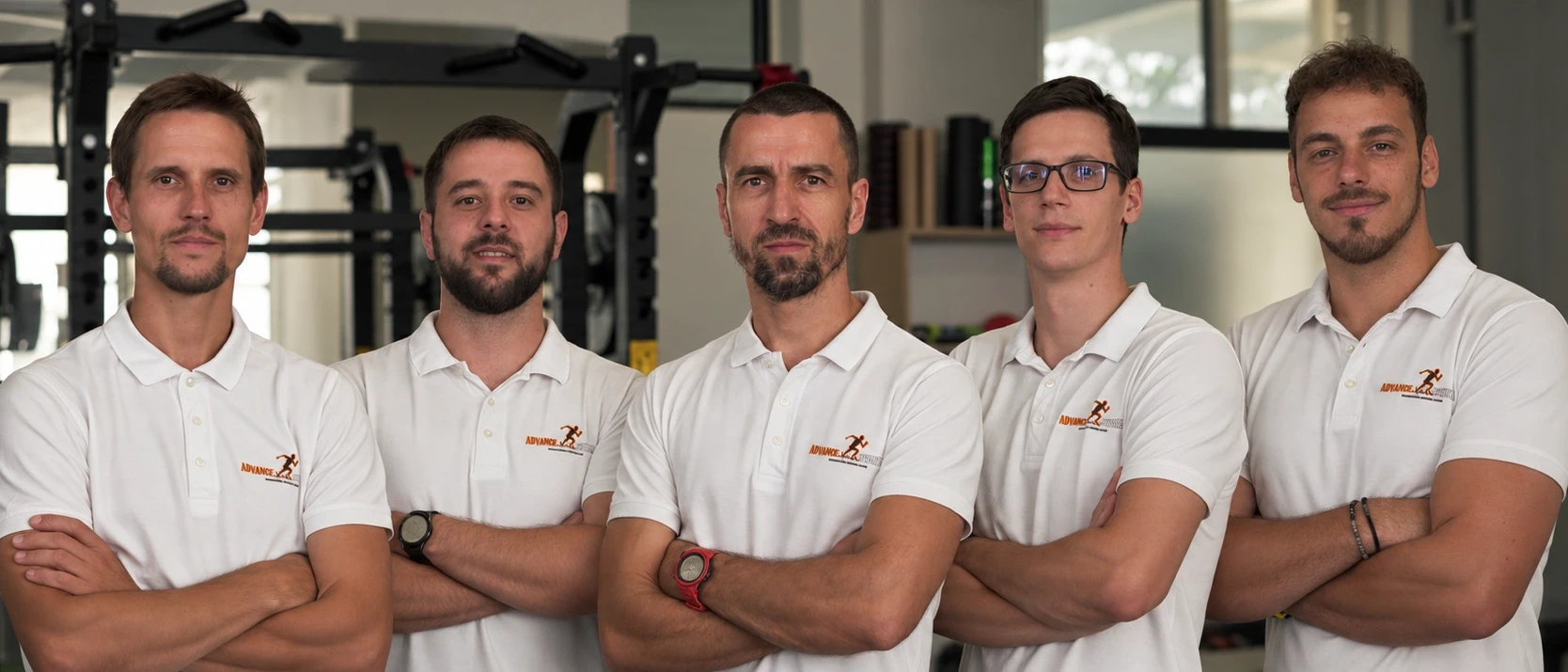 Stručni tim Advance Fitness Centra — pet diplomiranih profesora sporta i fizičkog vaspitanja u prostoru centra na Novom Beogradu.